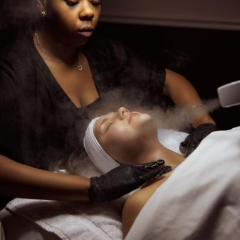 2 Cru Organic Facials + Gift : Brow Lamination