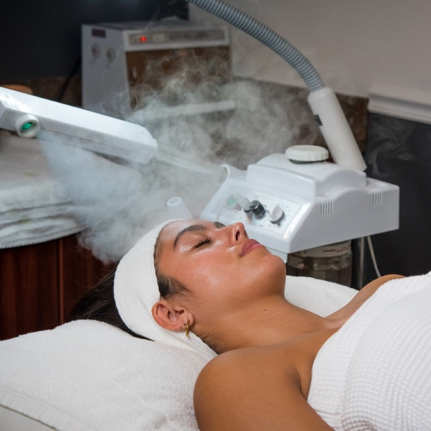 2 Cru Organic Facials + Gift : Brow Lamination