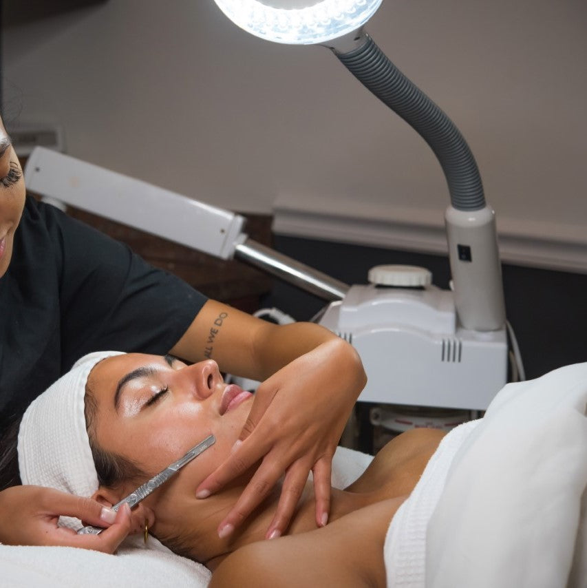 Duo Oxygeneo Facial & Dermaplaning Facial